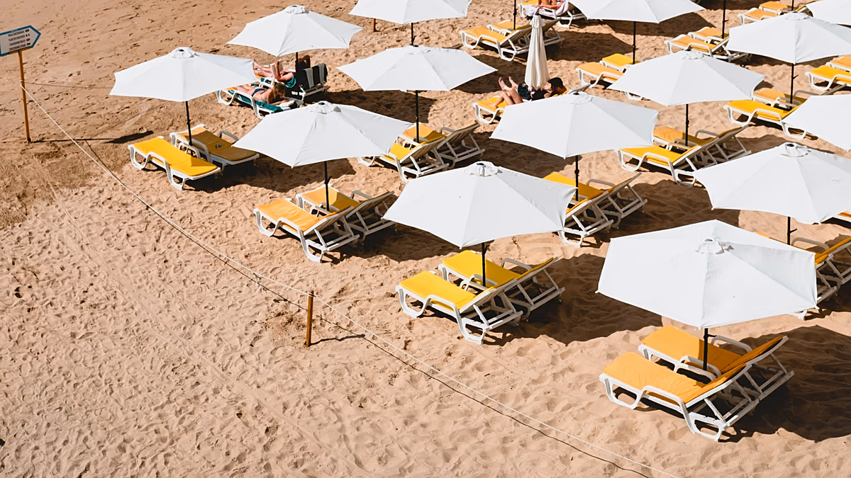 « Guerre des transats » : un touriste allemand remporte 900 € après qu'un jet de serviettes à 6 heures du matin ait gâché ses vacances en Grèce