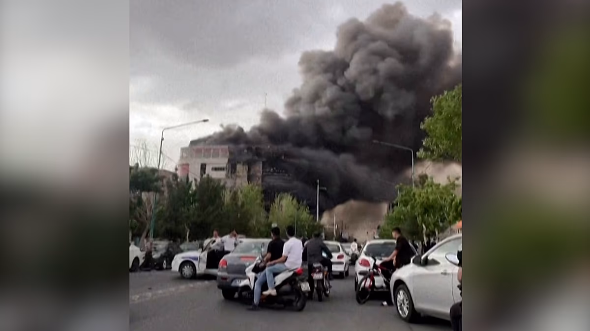Iran: huit morts dans l'incendie d'un centre commercial alors qu'une enquête vise un constructeur