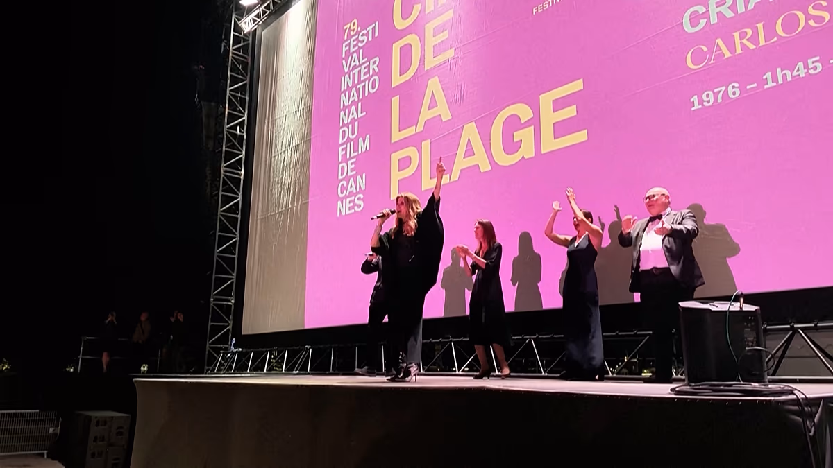 Jeanette fait revivre l'hymne du film culte "Por qué te vas" à l'événement de Cannes