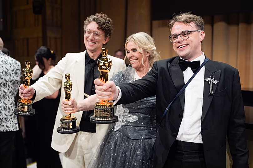 De gauche à droite : David Borenstein, Helle Faber et Pavel Talankin avec leurs Oscars - 15 mars 2026