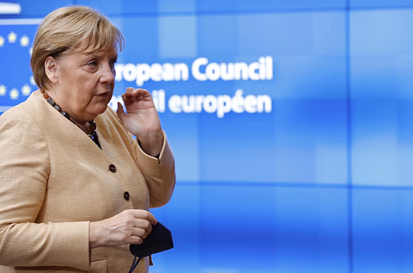 La chancelière allemande Angela Merkel arrive pour un sommet européen au bâtiment du Conseil européen à Bruxelles. (Photo AP/Olivier Matthys, Piscine)