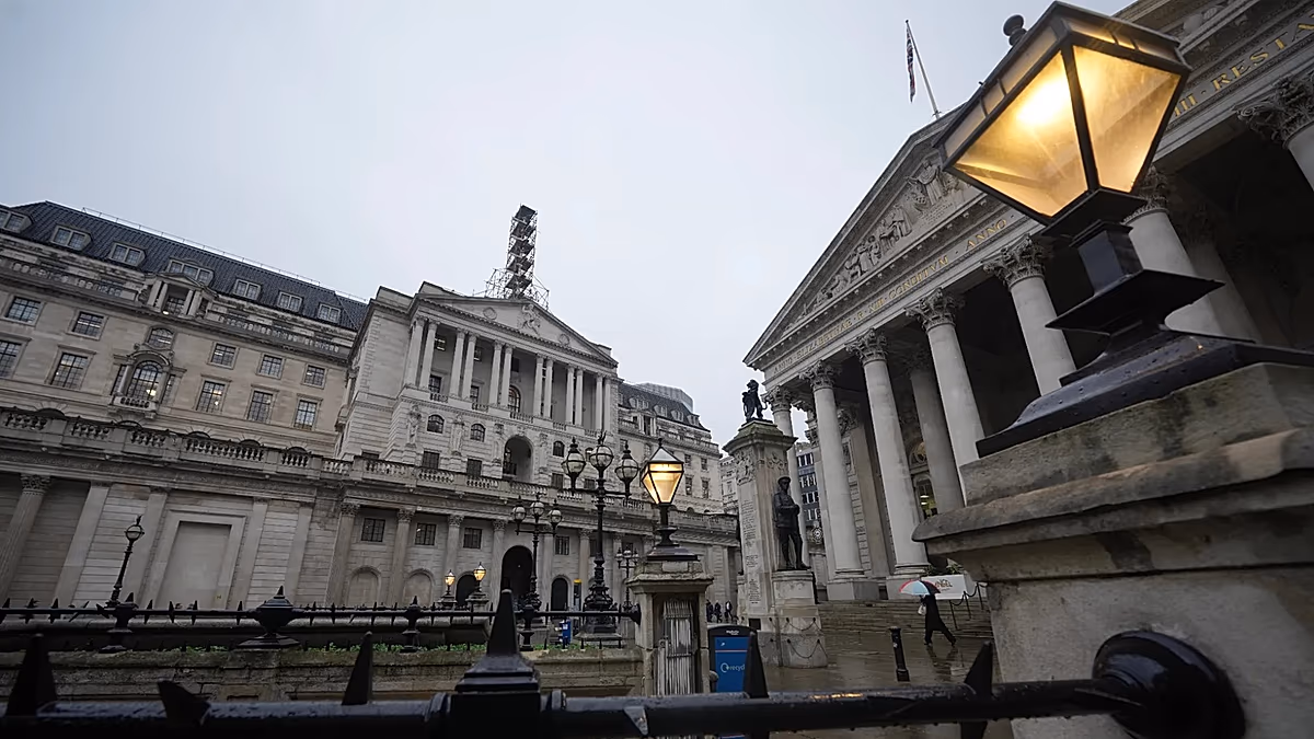La Banque d'Angleterre maintient ses taux alors que la guerre en Iran fait grimper les prix du pétrole à de nouveaux sommets