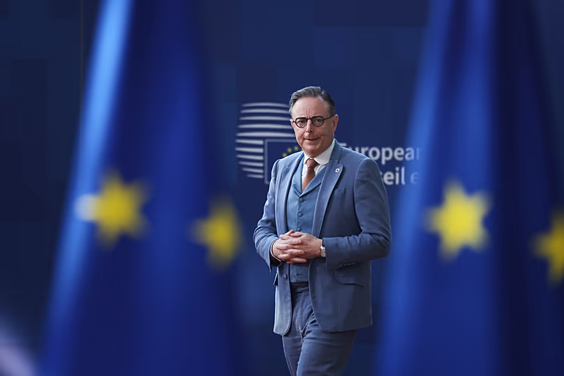 Le Premier ministre belge Bart De Wever arrive au sommet de l'UE au bâtiment du Conseil européen à Bruxelles, le 19 mars 2026.