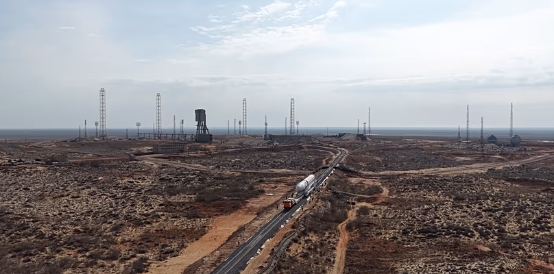 Baïkonour marque une nouvelle ère dans les vols spatiaux avec le lancement de la première fusée Soyouz-5 lors d'une mission d'essai
