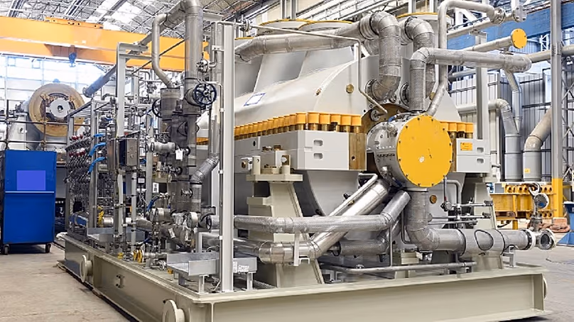 Un compresseur centrifuge Baker Hughes utilisé dans le traitement du gaz naturel liquéfié.