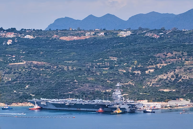 Le porte-avions USS Gerald R. Ford est amarré à la base navale de Souda, près de La Canée, sur l'île de Crète, le lundi 23 mars 2026.