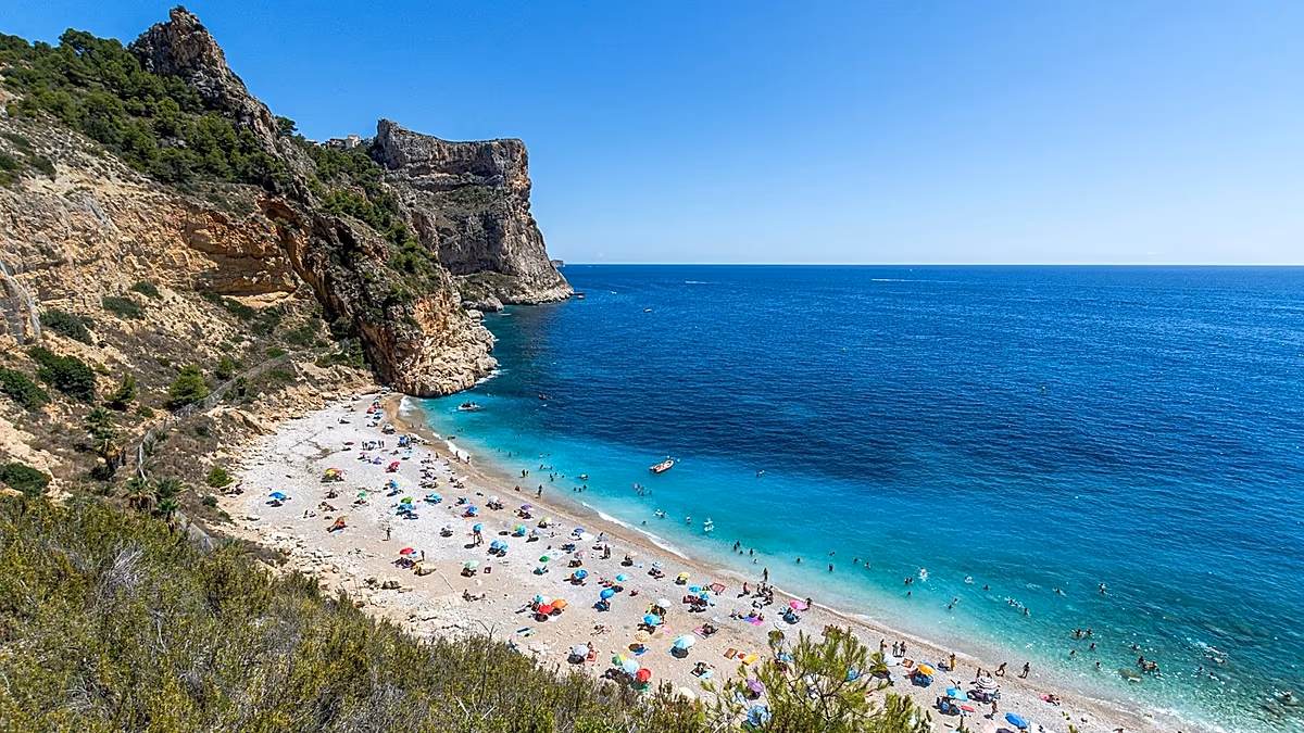 Le record d'Espagne de 794 Pavillons Bleus : les plages et les marinas que les voyageurs devraient visiter en 2026
