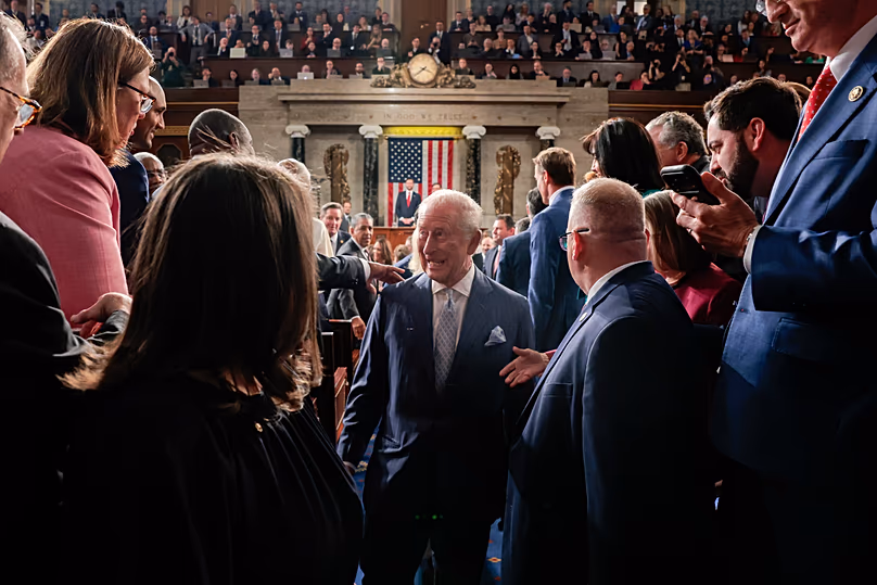 Le roi Charles III de Grande-Bretagne part après avoir pris la parole lors d'une réunion conjointe du Congrès dans la salle de la Chambre des représentants au Capitole des États-Unis, le mardi 28 avril 2026, à Washington.