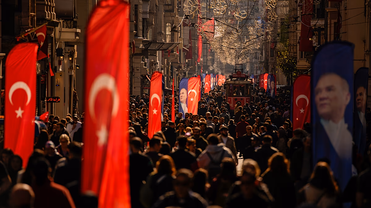 Les touristes turcs affluent en Grèce alors que la hausse des coûts dissuade les Grecs de quitter la Turquie