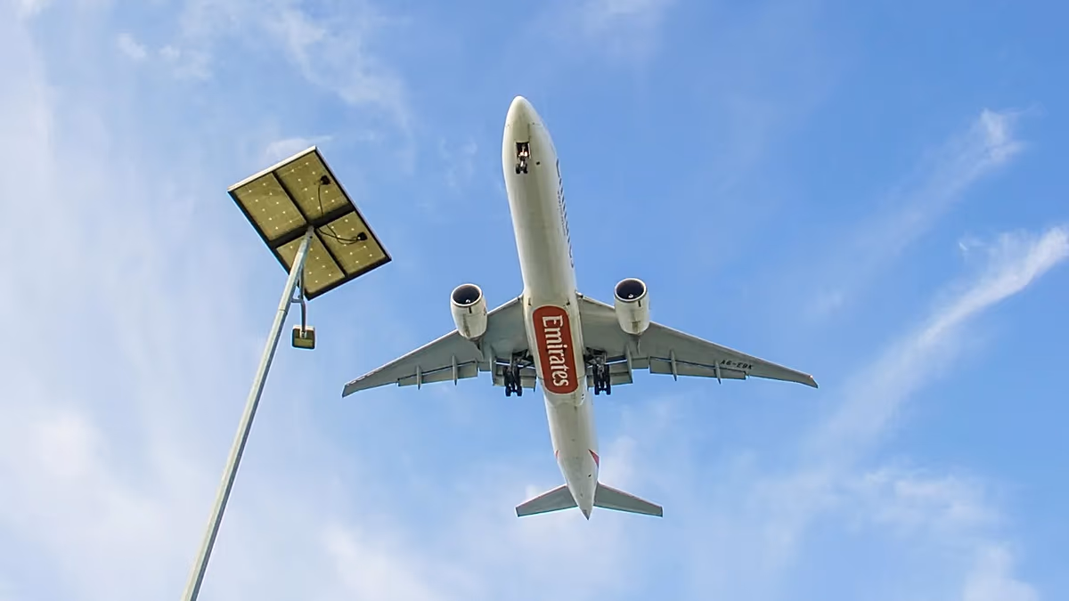 L'espace aérien des Émirats arabes unis rouvre complètement alors que les vols devraient reprendre après des mois de perturbations au Moyen-Orient