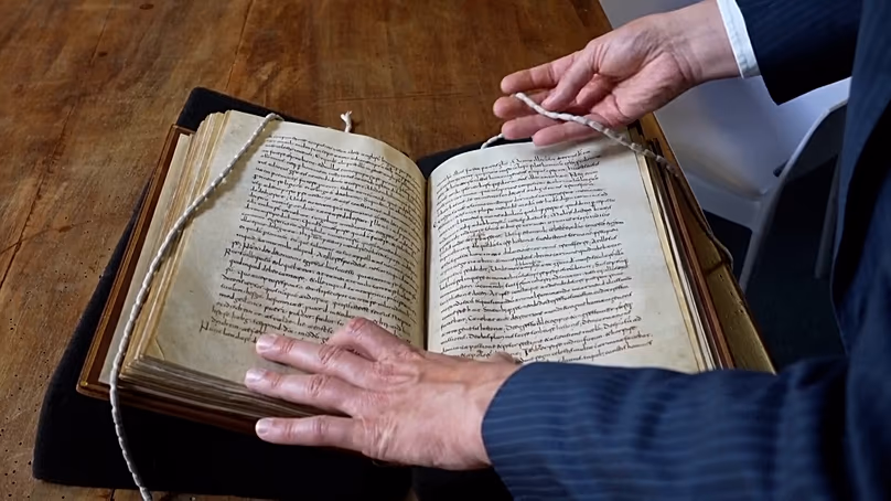 Un exemplaire rare de « l'Histoire ecclésiastique du peuple anglais » du Vénérable Bède, tiré des archives de la Bibliothèque centrale nationale de Rome.
