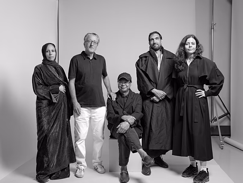 Pour le Qatar, l'artiste Rirkrit Tiravanija a conçu une structure en forme de tente pour servir de lieu d'échange culturel.