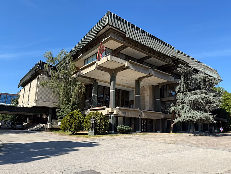 L'Académie macédonienne des sciences et des arts est l'un des endroits que vous visiterez lors de la visite de l'architecture brutaliste