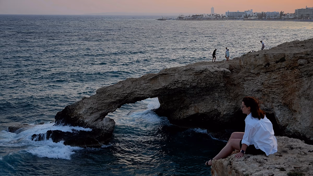 Reportage d'Euronews à Ayia Napa : Le trafic touristique à Chypre en baisse de 30 à 40% mais avec des signes de reprise