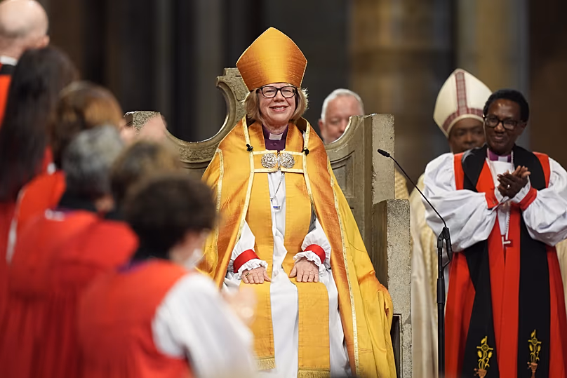 Sarah Mullally lors de la cérémonie d'intronisation l'installant comme archevêque de Canterbury à Canterbury, le 25 mars 2026