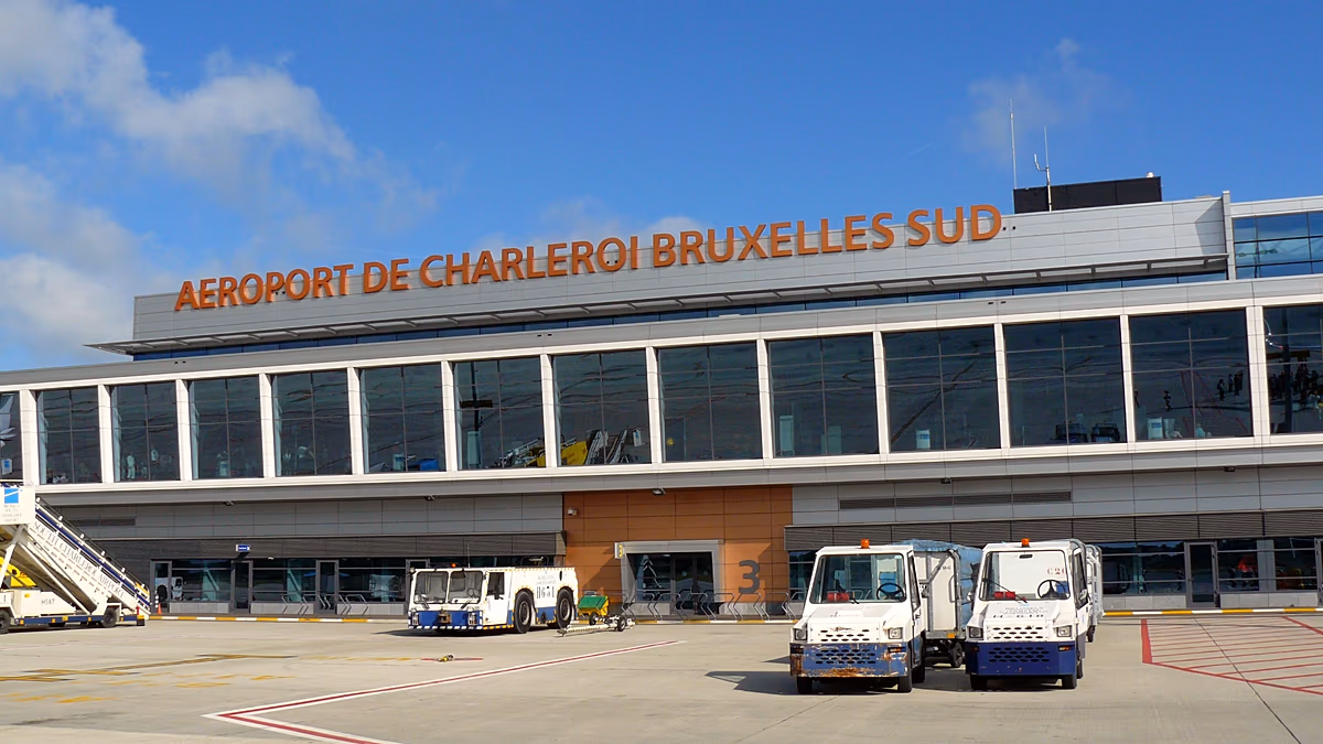 Tous les vols de l'aéroport de Charleroi seront cloués au sol mardi en raison de grèves nationales