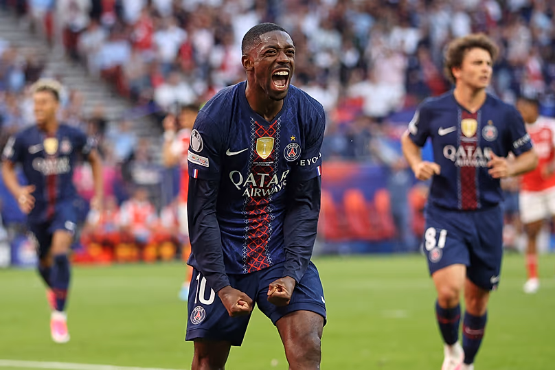 Ousmane Dembélé du PSG célèbre après avoir marqué sur un penalty