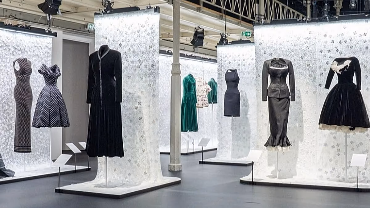 Maîtres à l'œuvre : un nouveau livre réunit Azzedine Alaïa et la haute couture de Christian Dior