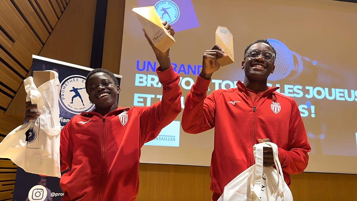"Le football ne nous rend pas stupide" : de jeunes joueurs français défient les stéréotypes lors d'un concours d'expression