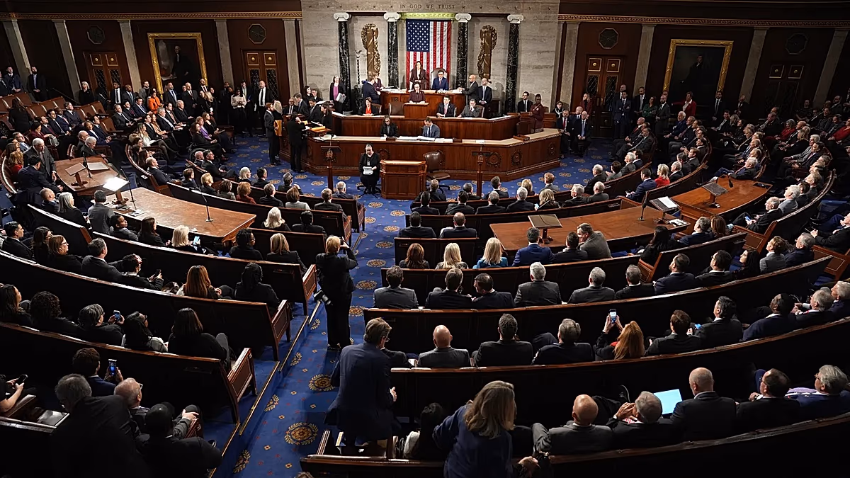 La Chambre des représentants approuve la résolution sur les pouvoirs de guerre pour freiner les actions militaires de Trump