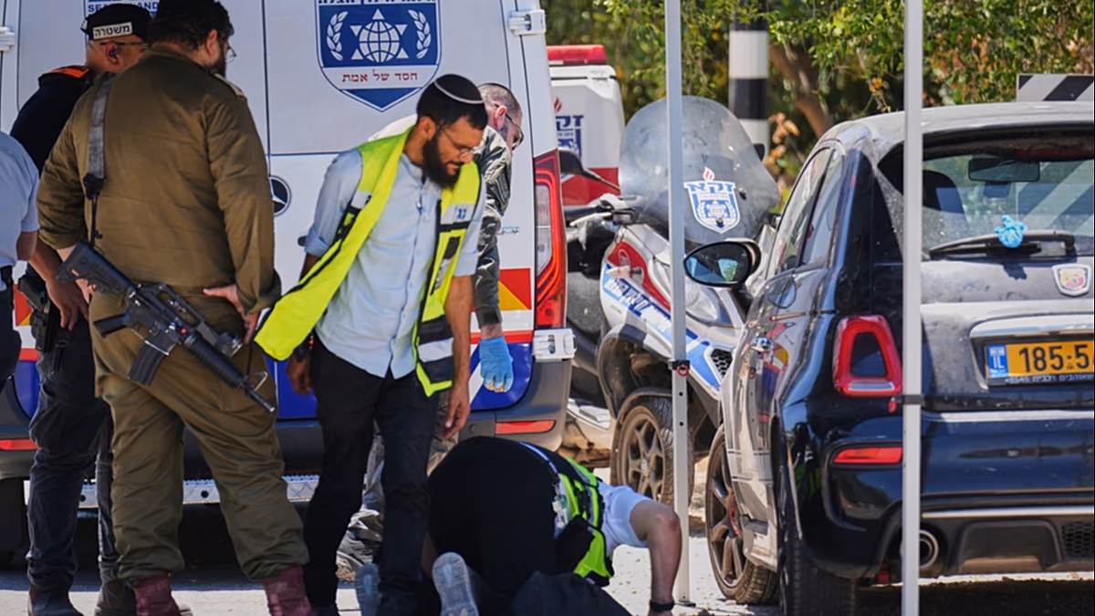 Un homme ouvre le feu dans le centre d'Israël, tuant une personne et en blessant cinq autres