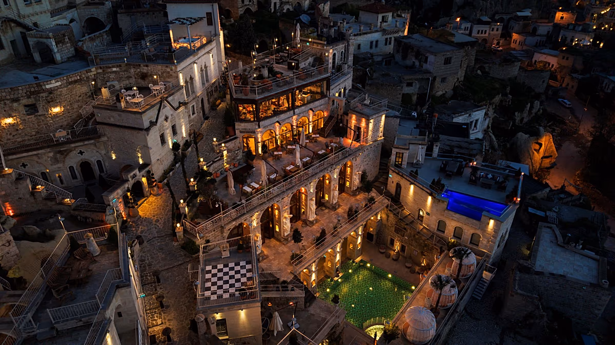 Ce superbe hôtel troglodyte vient d'ouvrir ses portes à côté de l'un des monuments les plus emblématiques de la Cappadoce
