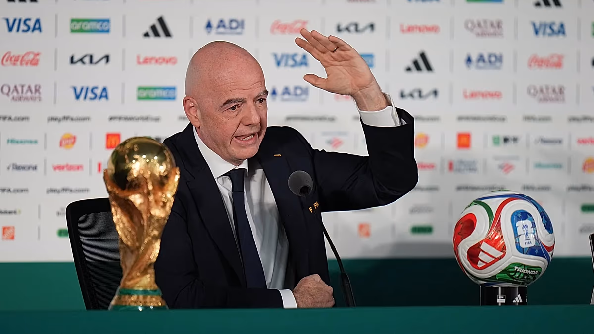 Infantino défend le prix des billets pour la Coupe du monde et déclare que les fans "devraient se calmer" face au refus de l'arbitre d'entrer aux États-Unis