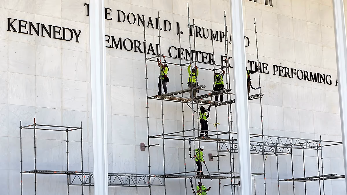 Un juge fédéral rejette la proposition visant à empêcher la suppression du nom de Trump du bâtiment du Kennedy Center