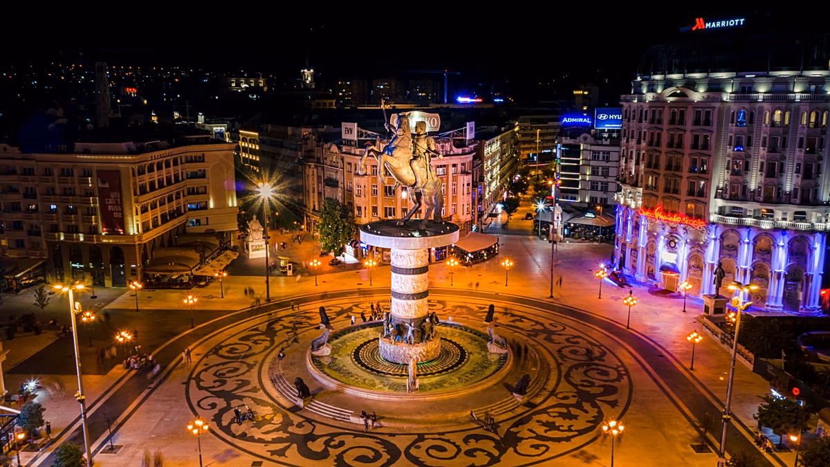 La ville de la solidarité internationale… et du kitsch : 48 heures à Skopje, Macédoine du Nord