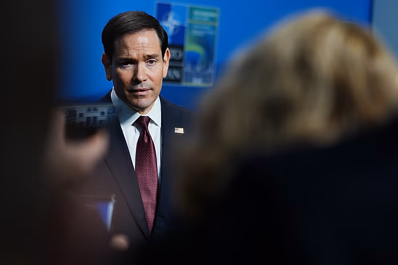 Le secrétaire d'État américain Marco Rubio s'entretient avec des journalistes lors d'une réunion des ministres des Affaires étrangères de l'OTAN à Helsingborg, le 22 mai 2026.