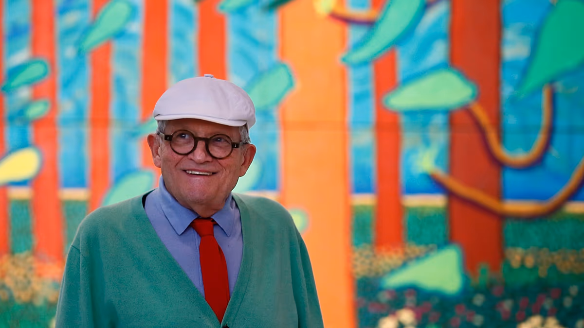 L'artiste britannique David Hockney, dont les peintures vibrantes en piscine ont défini une époque, est décédé à l'âge de 88 ans