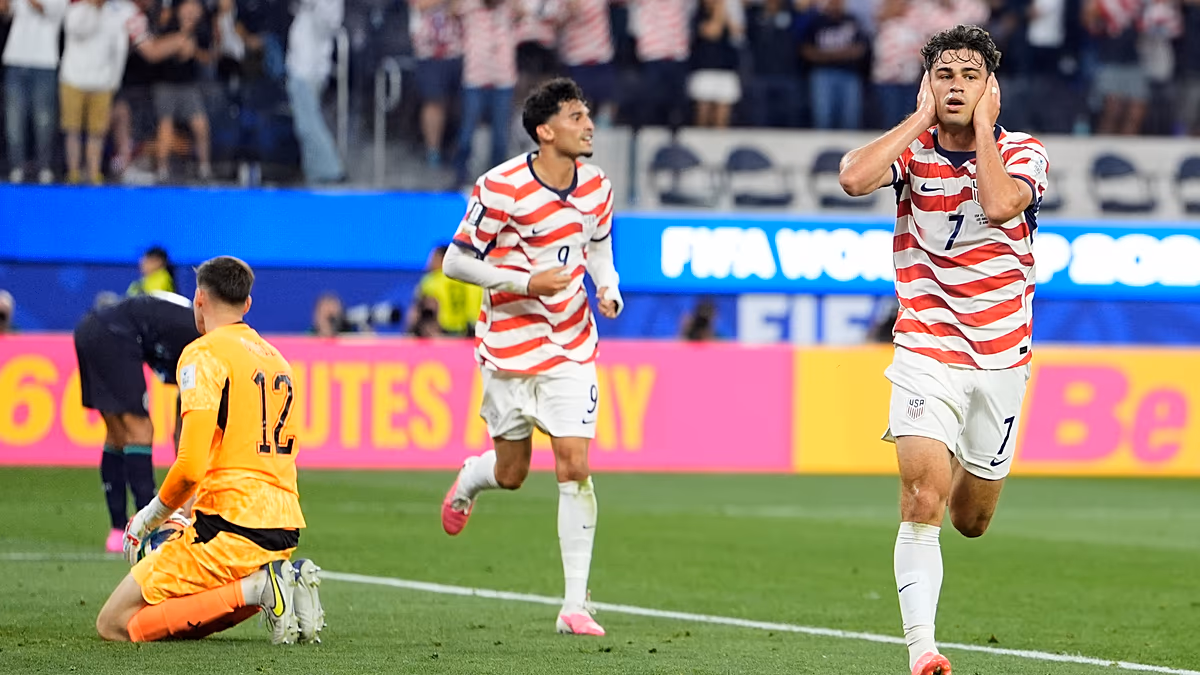 Les États-Unis réalisent un début de campagne impressionnant pour la Coupe du monde devant des stars hollywoodiennes