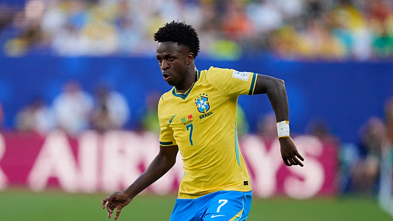 Le Brésilien Vinicius Junior contrôle le ballon lors du match du groupe C de la Coupe du monde entre le Brésil et le Maroc à East Rutherford, dans le New Jersey, près de New York, le samedi 13 juin 2026.