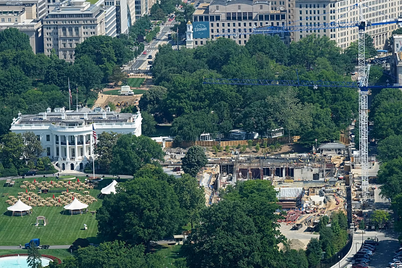 Les travaux se poursuivent dans la salle de bal de la Maison Blanche à Washington, le 19 mai 2026