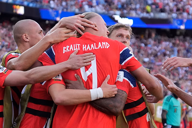 Le Norvégien Erling Haaland célèbre avec ses coéquipiers après avoir marqué le deuxième but de son équipe lors du match du Groupe I de la Coupe du monde contre l'Irak à Foxborough, le mardi 16 juin 2026.