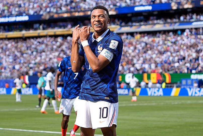 Le Français Kylian Mbappe célèbre après avoir marqué le premier but de son équipe lors du match du Groupe I de la Coupe du monde contre le Sénégal à East Rutherford, NJ, le mardi 16 juin 2026.