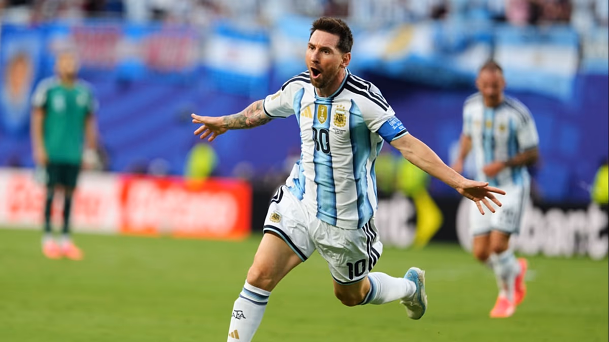 Lionel Messi égalise Miroslav Klose pour le plus grand nombre de buts en Coupe du Monde alors que l'Argentine bat l'Algérie 3-0