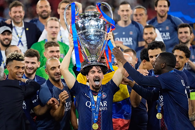 Vitinha célèbre sa victoire en Ligue des champions avec le PSG à Budapest, en mai 2026