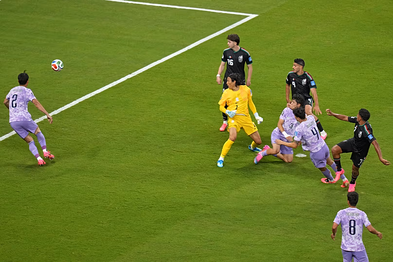 Le Mexicain Luis Romo marque le premier but lors du match du groupe A de la Coupe du monde contre la Corée du Sud à Zapopan, près de Guadalajara, au Mexique, le jeudi 18 juin 2026.