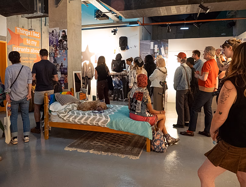 Une galerie organisée par le collectif UK Youth.