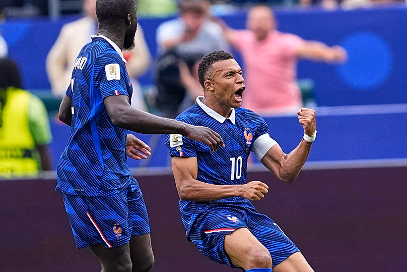 Le Français Kylian Mbappé célèbre après avoir marqué le premier but de son équipe lors du match du groupe I de la Coupe du monde contre l'Irak à Philadelphie, le lundi 22 juin 2026.