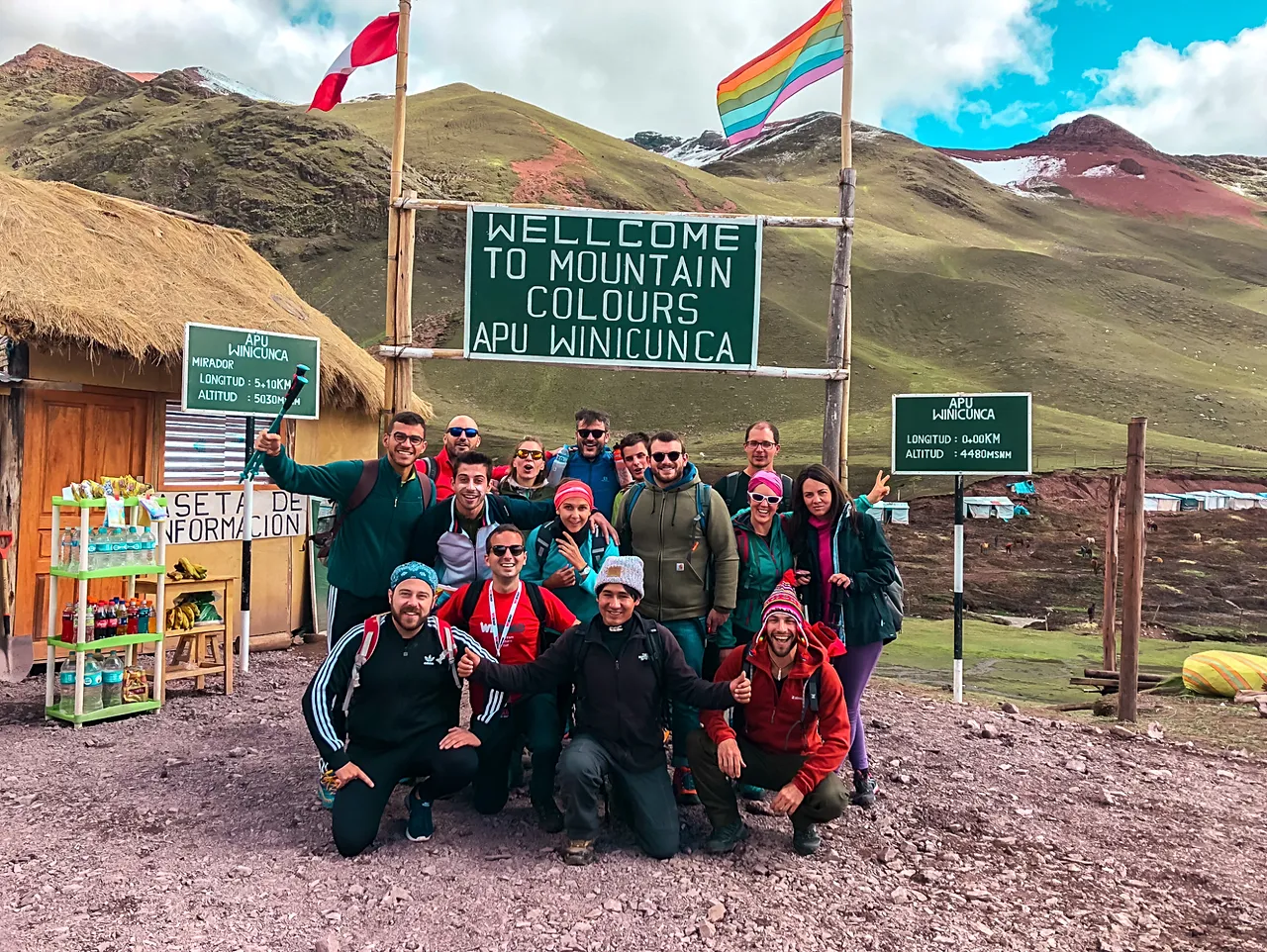 Un groupe de voyageurs lors d'un voyage WeRoad dans la région de Cusco au Pérou