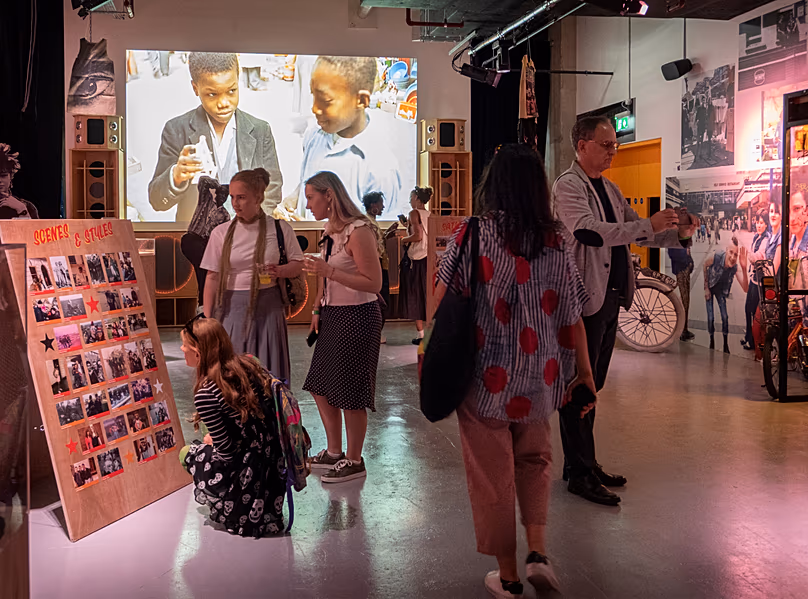La principale galerie d'archives, qui partage des instantanés de la culture des jeunes du siècle dernier.
