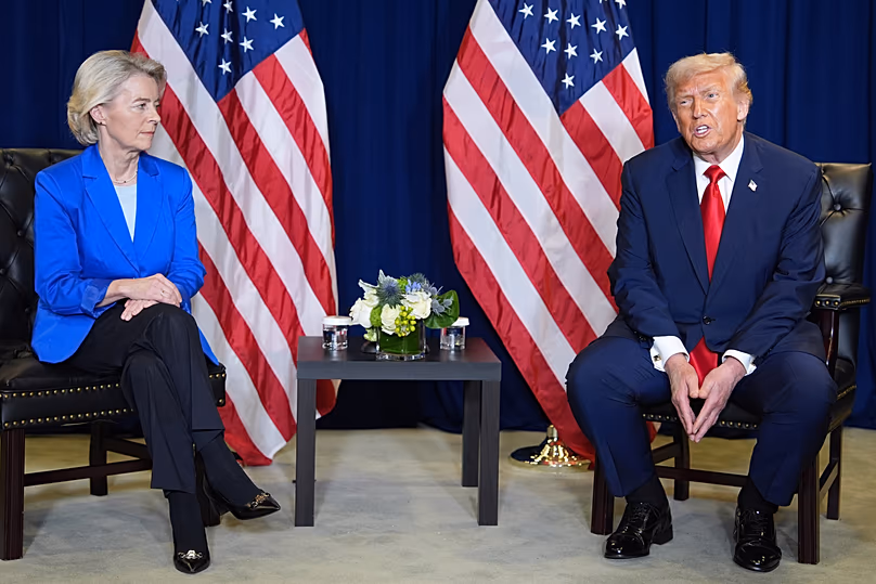 Le président Donald Trump rencontre la présidente de la Commission européenne Ursula von der Leyen, lors de l'Assemblée générale des Nations Unies, le 23 septembre 2025, à New York.