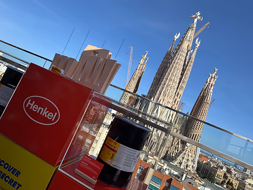 Le produit Henkel avec la Sagrada Familia en arrière-plan
