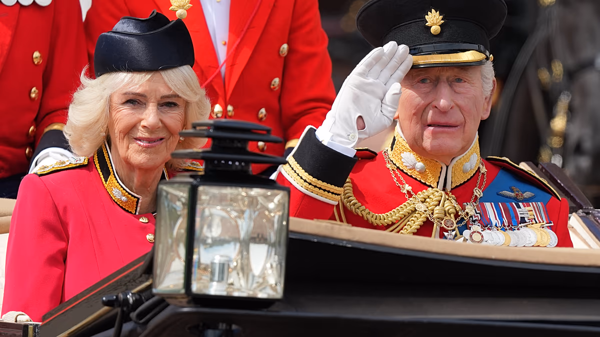 Des milliers de personnes se rassemblent à Londres pour célébrer Trooping the Colour