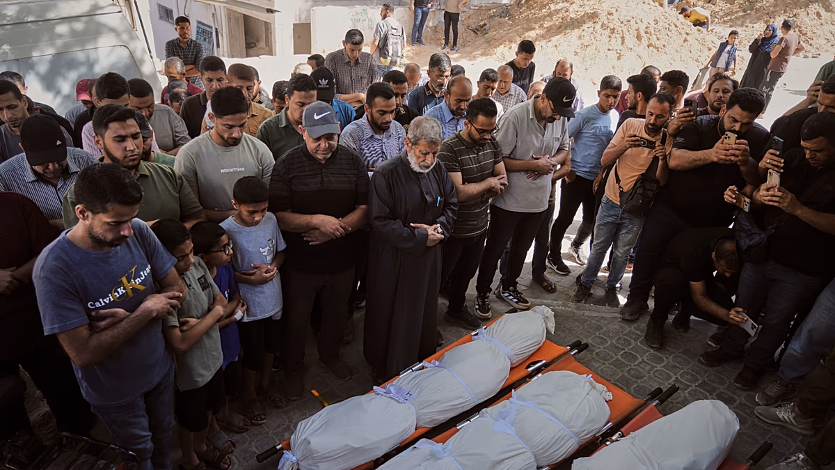 Gaza : les familles pleurent les victimes après les frappes israéliennes nocturnes qui ont tué au moins neuf personnes