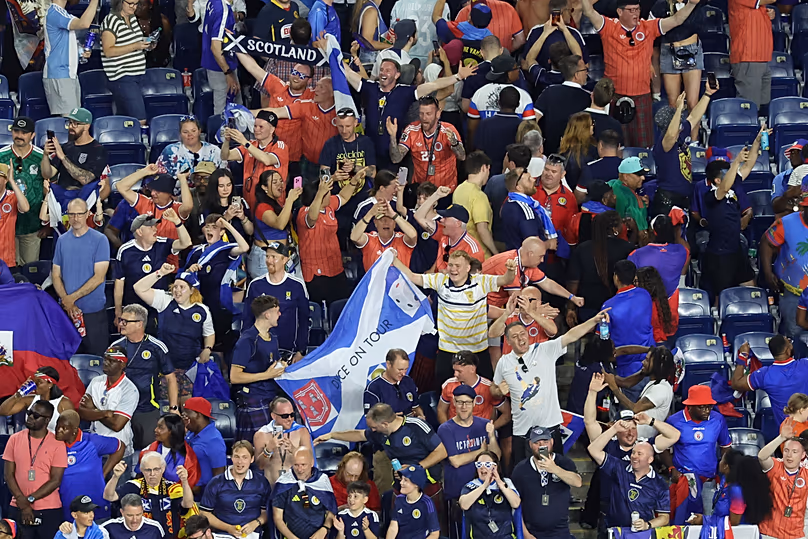 Les supporters réagissent après le match de football du groupe C de la Coupe du monde entre Haïti et l'Écosse à Foxborough, Massachusetts, près de Boston, le samedi 13 juin 2026.
