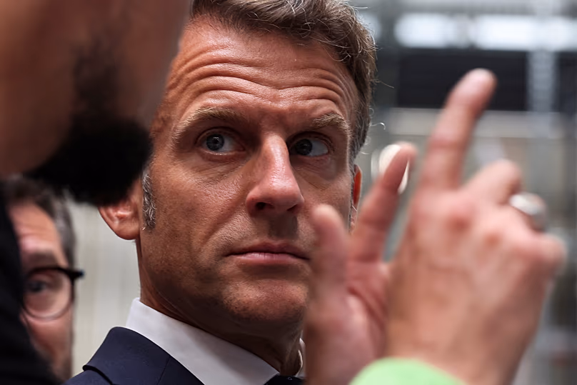 Le président français Emmanuel Macron visite l'usine Vorwerk produisant des appareils de cuisine Thermomix à Donnemain-Saint-Mames, le 29 mai 2026
