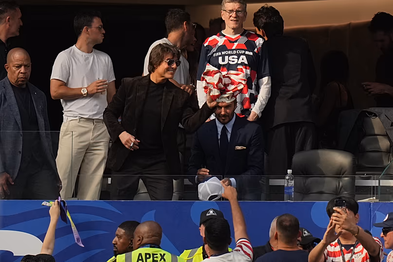 Tom Cruise assiste au match de football du groupe D de la Coupe du monde entre les États-Unis et le Paraguay à Inglewood, en Californie, près de Los Angeles, le vendredi 12 juin 2026.